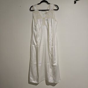 Vtg Llise Stevens long Nightgown Silky Soft Nylon USA made Large Nwot
